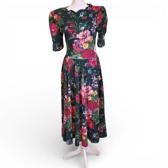 Vintage Dresses & Skirts - Vintage 80's Forest Green Floral A Line Fit and Flare Half Sleeve Midi Dress